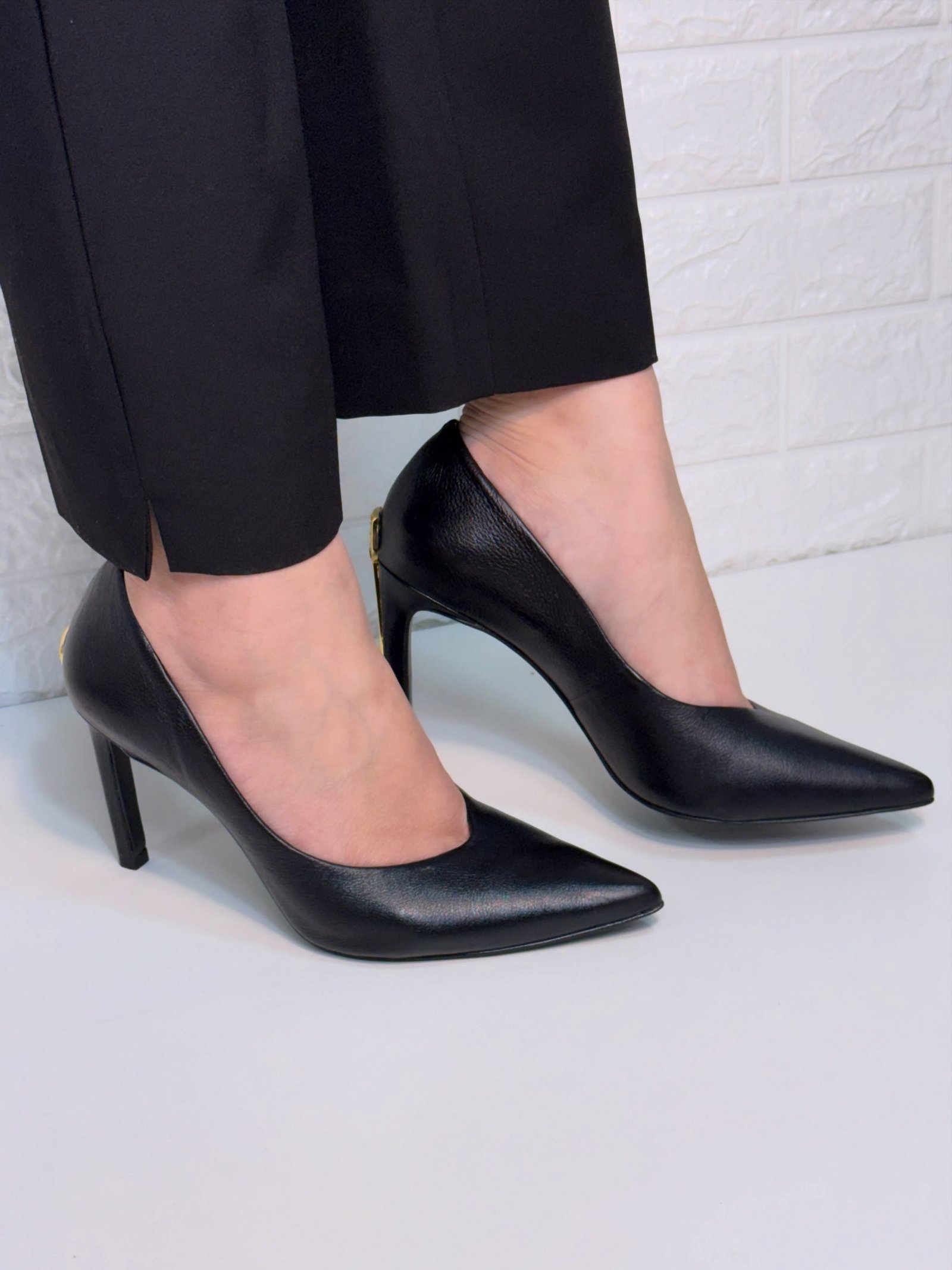 Scarpin Jorge Bischoff Preto - Imagem 1